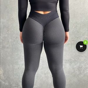 Tahira by KB Luxe Leggings size M